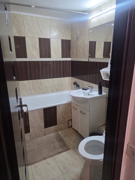 Piata Rahova, chiar pe strada Croitoru Vasile, intersectie Calea Rahova